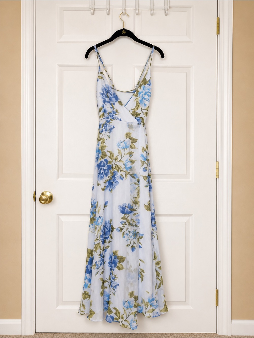 Lulu's Wedding Guest Blue Floral V‑Neck Maxi Dress with Green Leaves